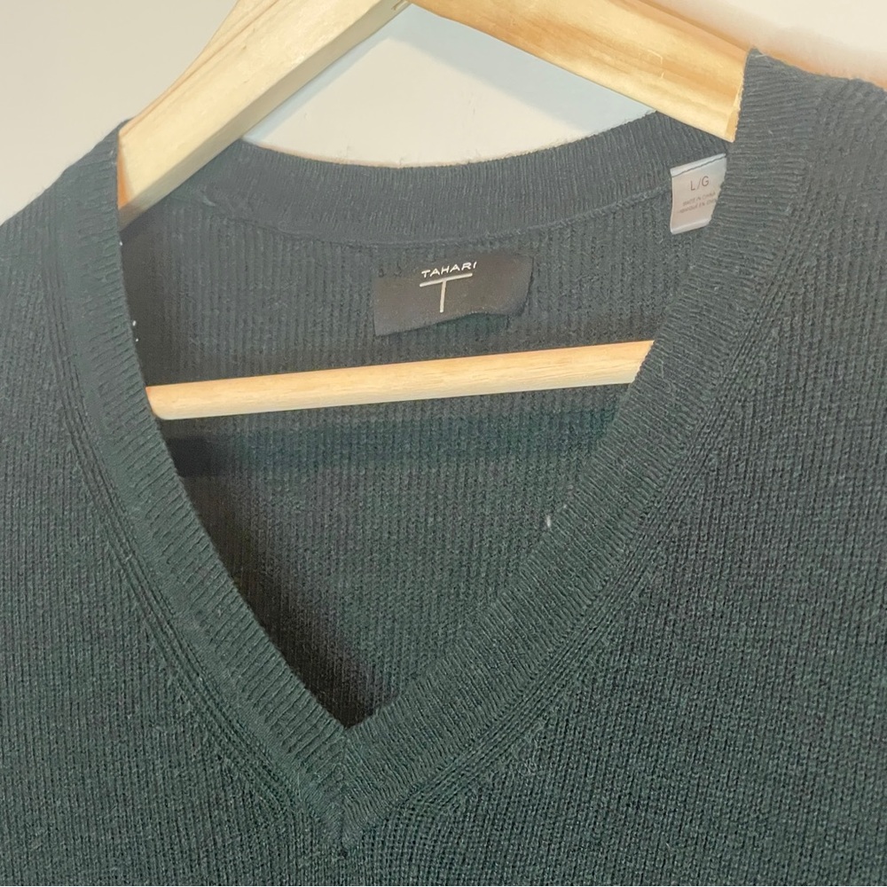 Tahari Women's V-Neck Cashmere blend Sweater - - Picture 3 of 6